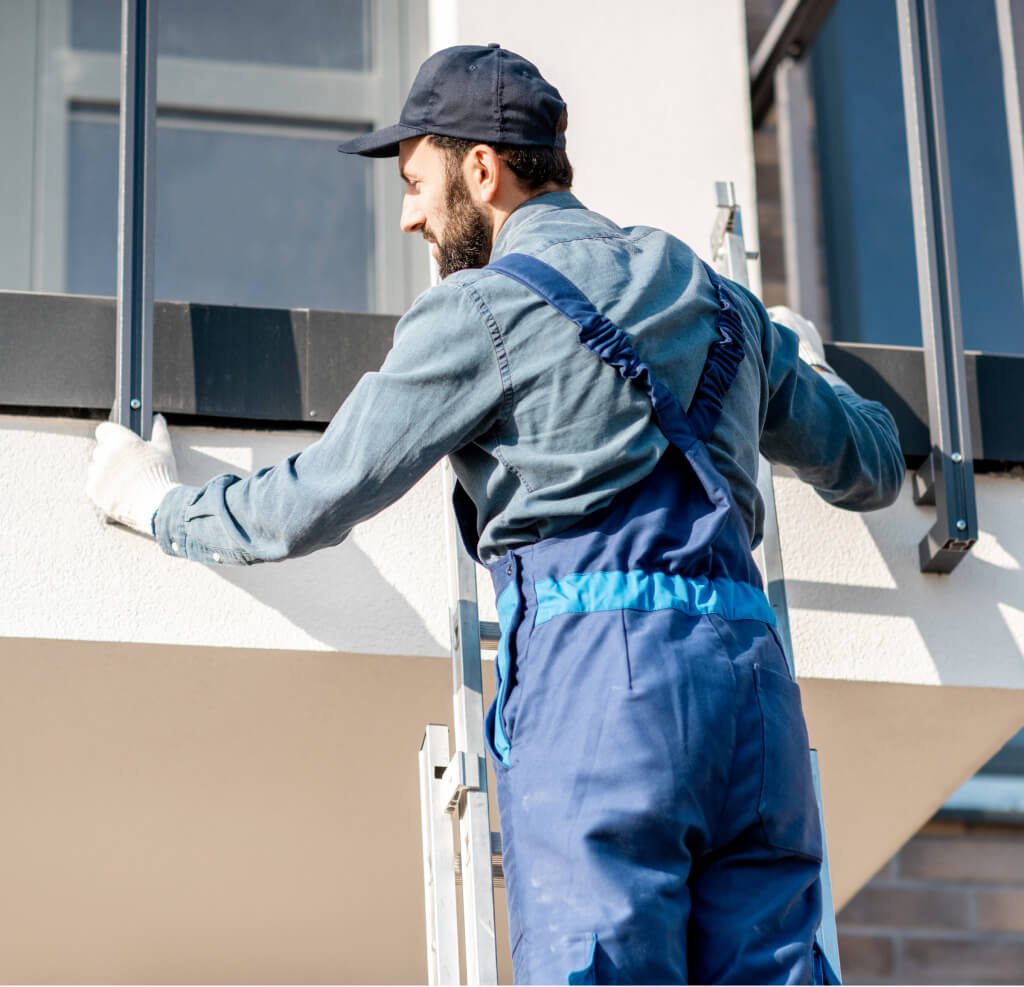builder mounting balcony fence